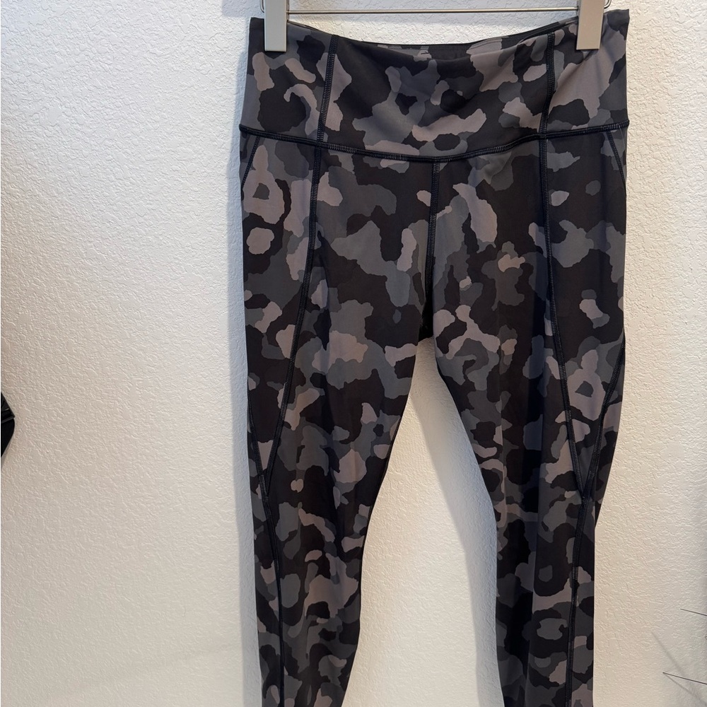 Athleta Lightning Camo 7/8 Tight